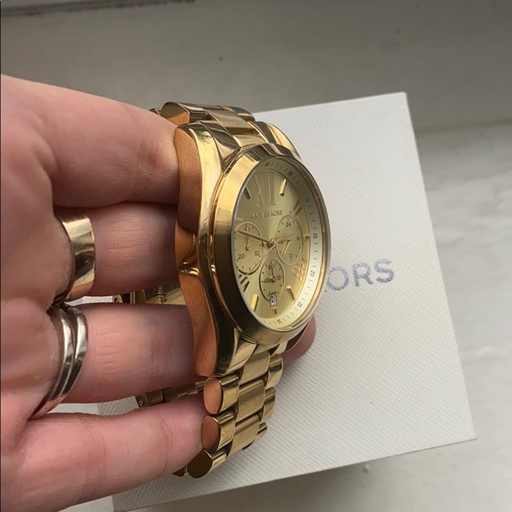 Gold Michael Kors watch ✨ Needs to be sold ASAP! SEND ME AN OFER! - Picture 8 of 11